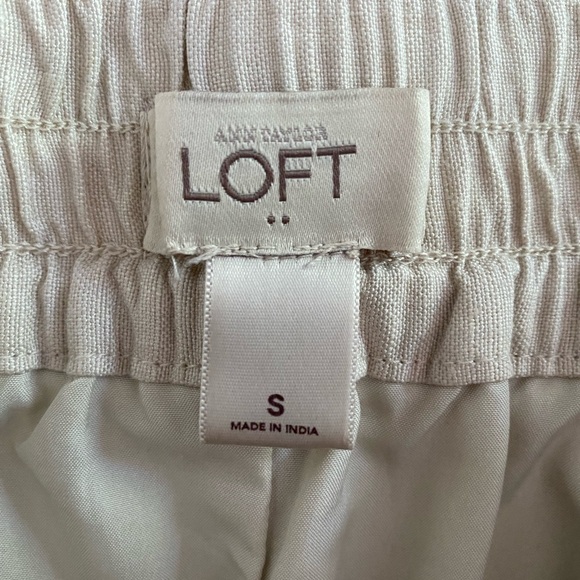 LOFT Red and Cream Floral Mini Skirt size small with pockets - Picture 2 of 5